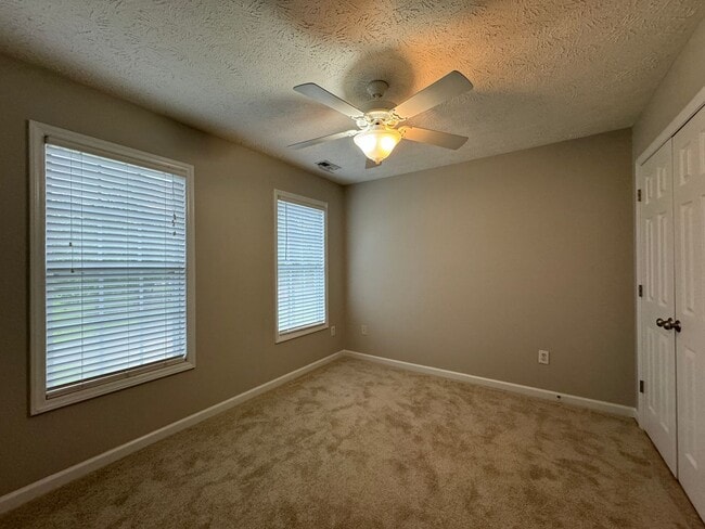 Building Photo - Spacious 4 Bed 2.5 Bath Home in Carolina Lakes