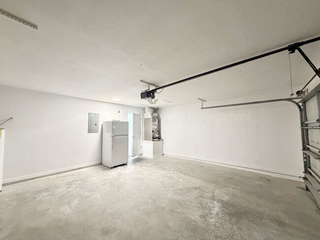 Building Photo - 1909 Bayport Dr