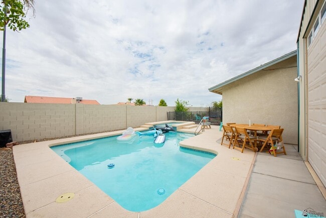 Building Photo - 11239 E 27th Pl