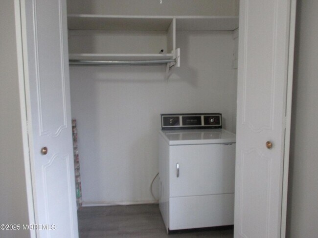Building Photo - 111B Edinburgh Ln