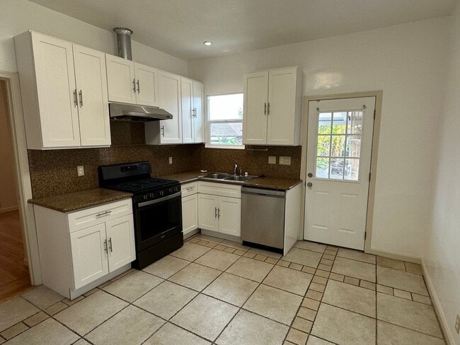 Building Photo - Charming Temescal Gem with Timeless Character & Spacious Living
