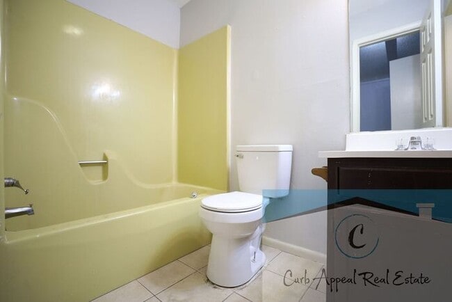 Building Photo - 1 bed, 1 bath apartment - HUD accepted!!