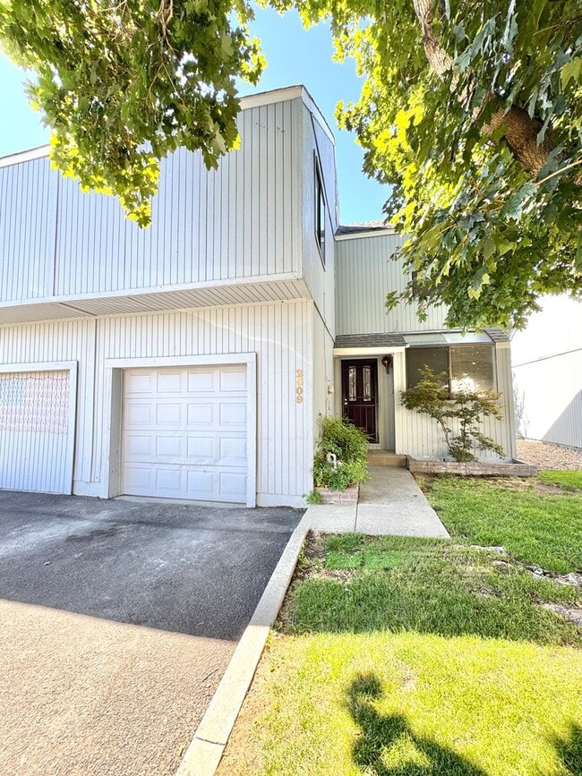 Building Photo - Two-Bedroom Townhouse in Sparks