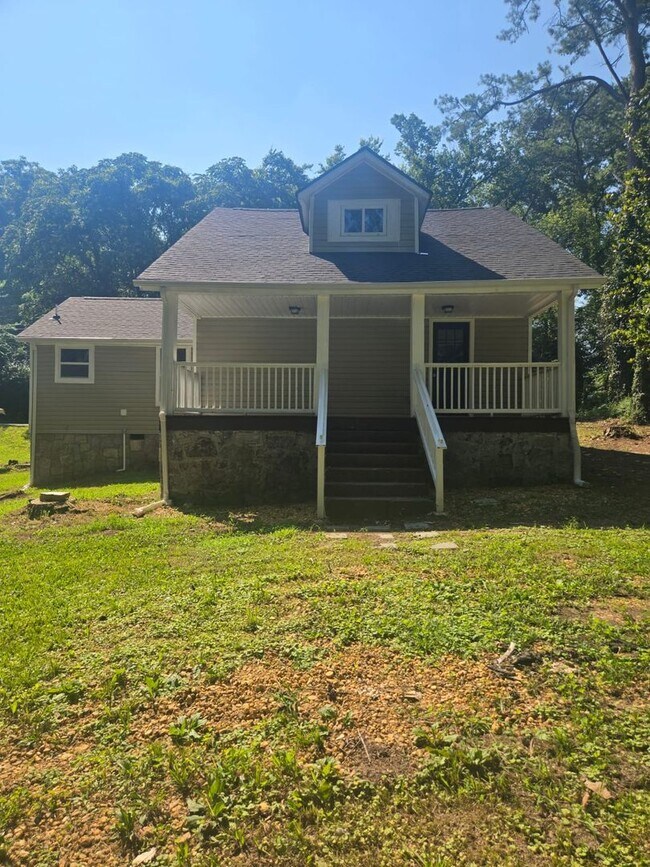 Building Photo - 3 Bedroom House: *Get $300 OFF your first ...