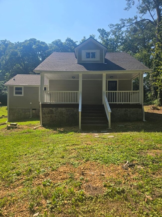 Building Photo - Spacious Single-Family Home in Chattanooga...
