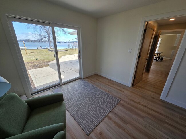 Building Photo - 1693 W Butte Des Morts Beach Rd