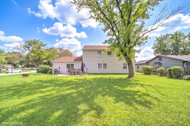 Building Photo - 1111 Plum Grove Cir