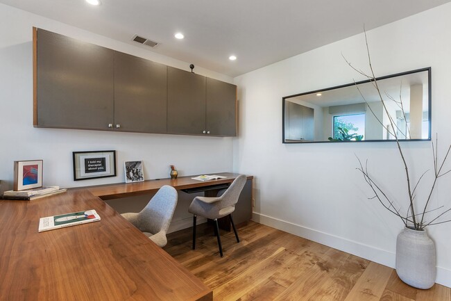 Building Photo - Designer Home w/Panoramic Views on Laidley...