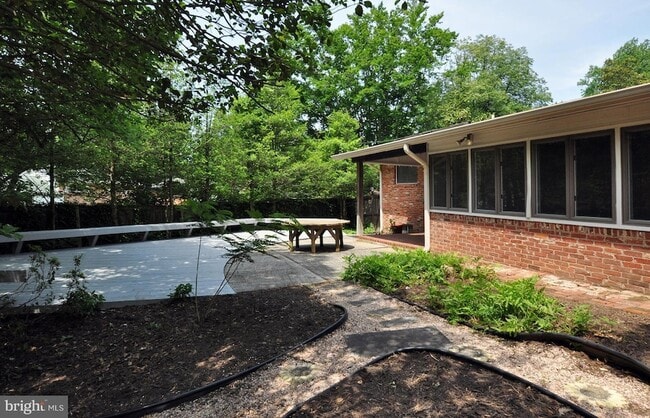 Building Photo - 7024 Richard Dr