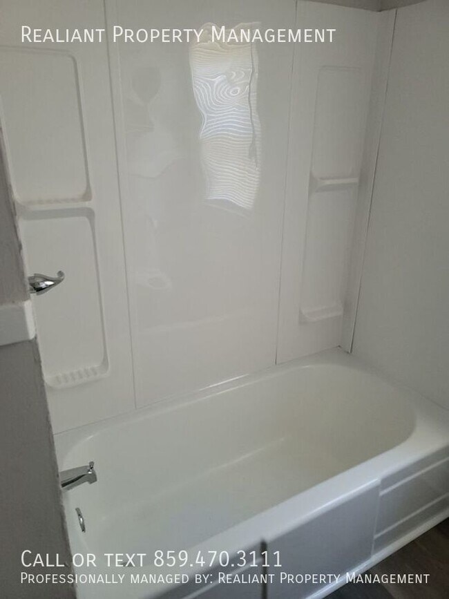 Building Photo - 1411 Hill St