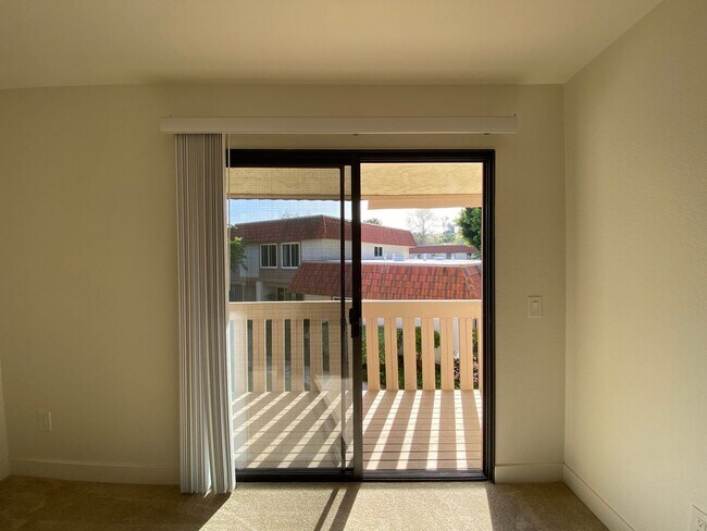 Building Photo - Stunning Townhome in Tanglewood Community