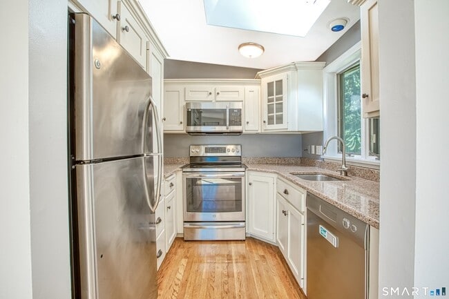 Building Photo - 25 Oakview Cir