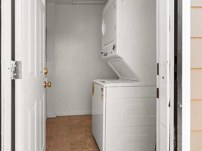 Building Photo - Duplex Living