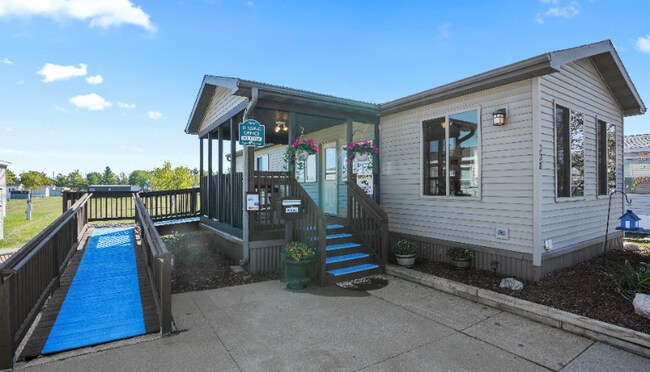 Building Photo - 209 Golfview Ct
