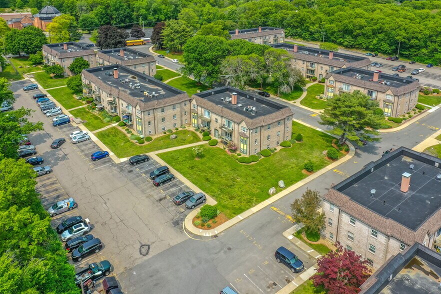 Building Photo - 114 Oak Ln