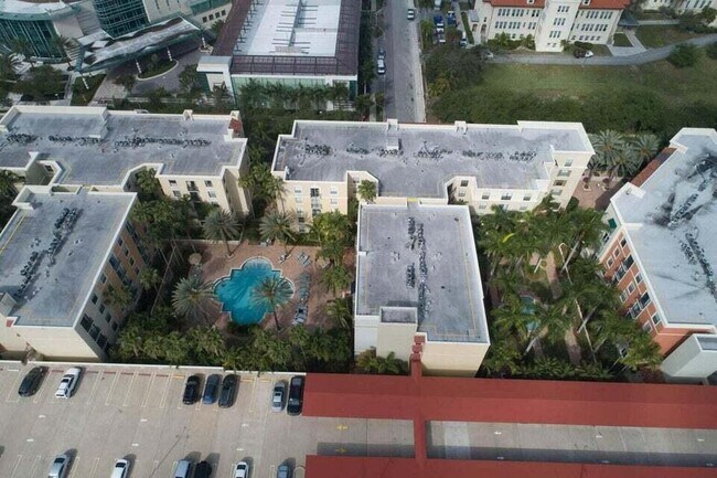 Building Photo - 630 S Sapodilla Ave