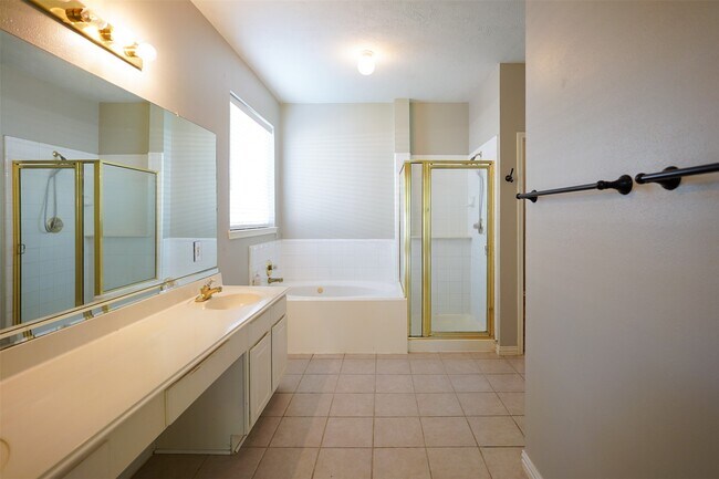 Building Photo - 2403 Blue Shadow Dr