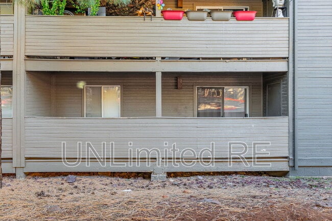 Building Photo - 1385 W University Ave