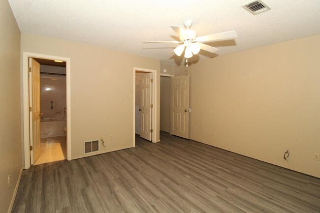 Building Photo - 5822 Gordon Ln