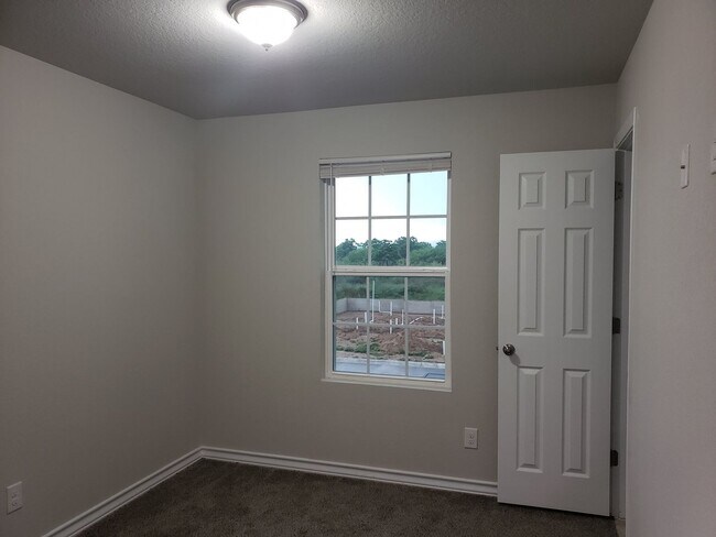 Building Photo - Townhome for rent