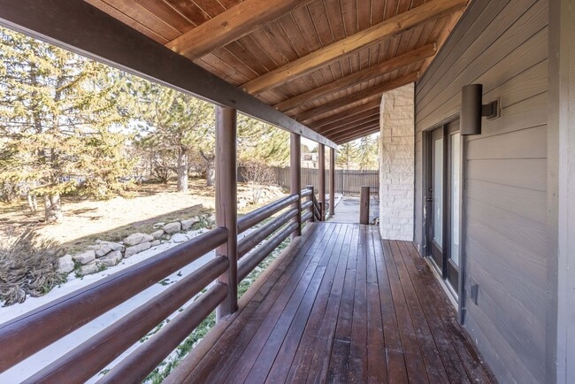 Building Photo - SILVER CREEK HORSE PROPERTY
