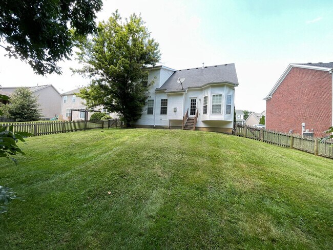 Building Photo - Amazing Home East Jefferson Co For Lease