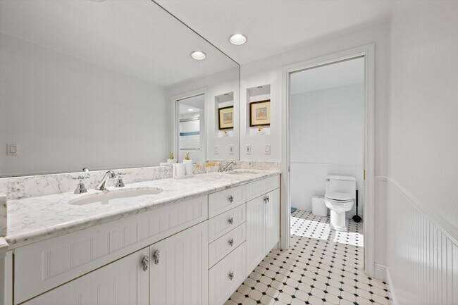 Building Photo - 11842 Pebblewood Dr