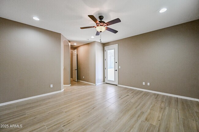 Building Photo - 133 E Prescott Dr