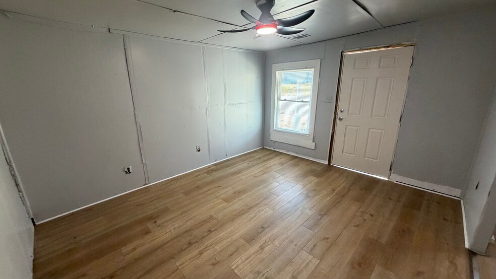 Livingroom - 1108 Wyllie Ave