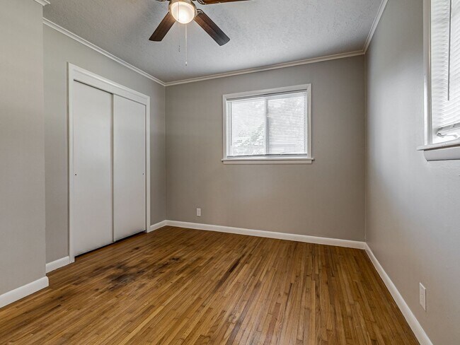 Building Photo - Move in special / First months rent is $800