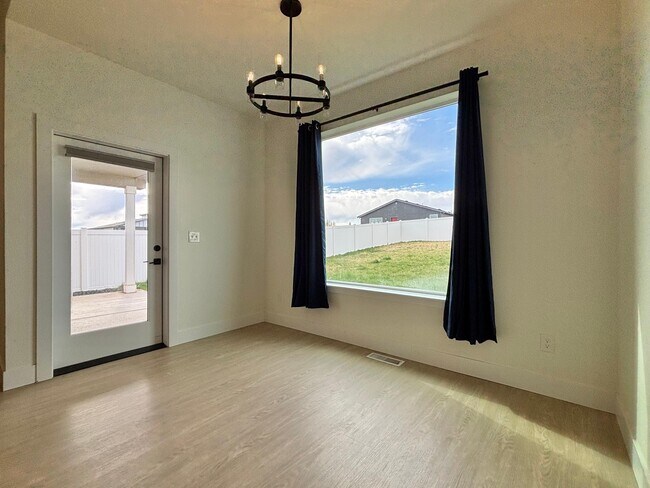 Building Photo - 842 Greenfield Dr