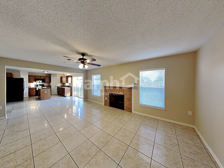Building Photo - 16000 Wilkinson Dr