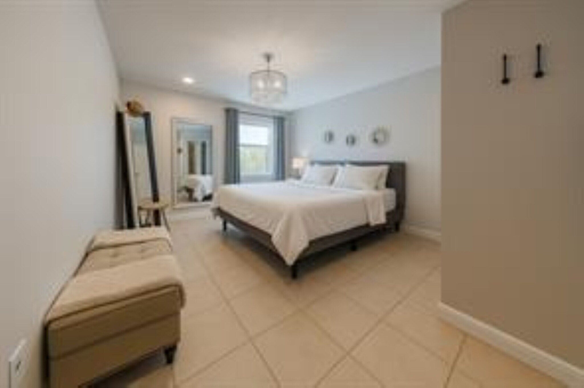 Building Photo - 5332 NE 6th Ave