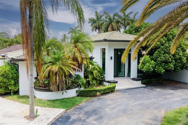 Primary Photo - 7300 SW 77th Ave
