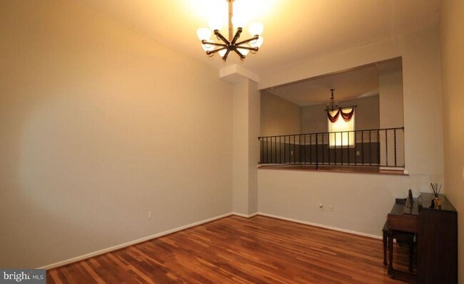 Building Photo - 553 Monet Dr