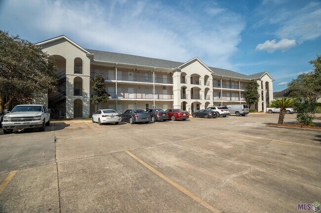 Building Photo - 12386 River Highlands Dr