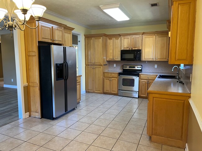 Building Photo - 14 Blueberry Ln