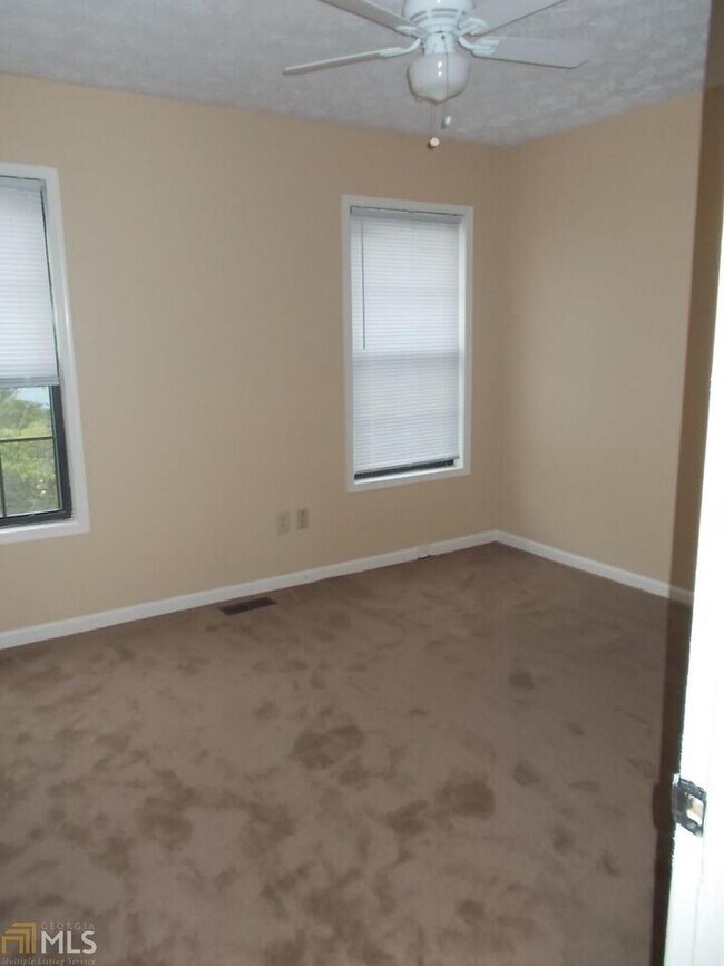 Building Photo - 4788 Wyndam Dr