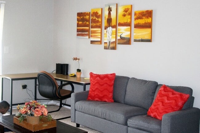 Building Photo - Fully Furnished 2-Bedroom Condo with Utili...