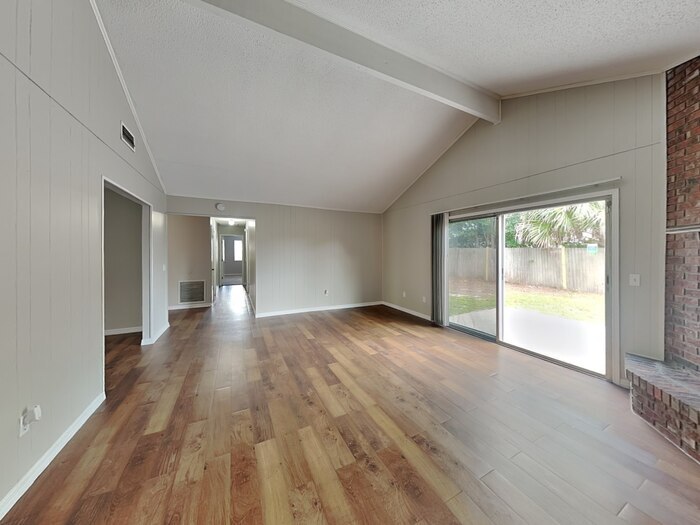 Building Photo - 595 Charles Carroll St