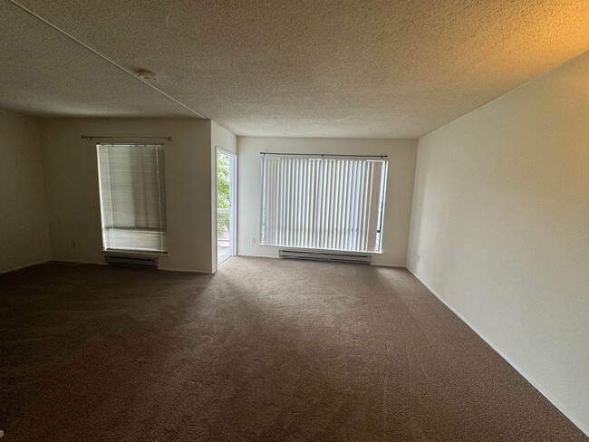 Building Photo - Studio Condo Available!