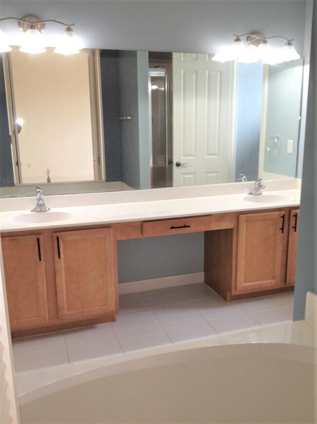 Building Photo - 685 Pacific Grove Dr