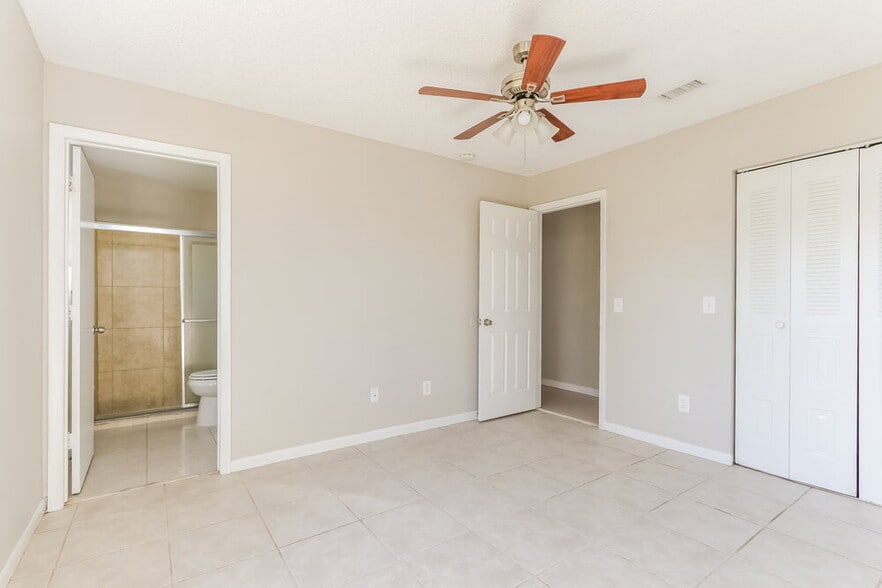 Building Photo - 4673 SW Monaco St