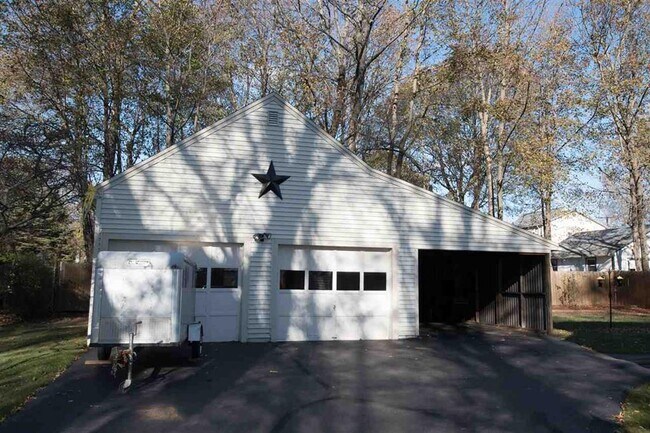 Garage spot on the left - 3 Roosevelt Ave