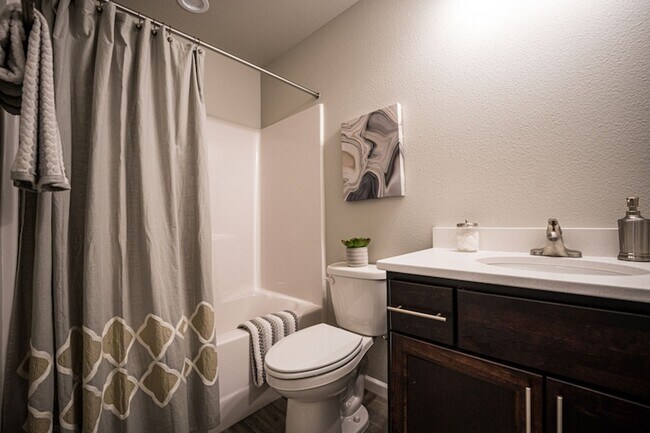 Building Photo - One-Level Carefree Living in a quiet and i...