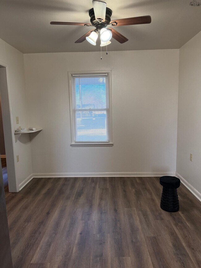 Building Photo - 1019 Harris Ln