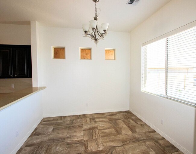 Building Photo - Granville Home with 3 Car Garage