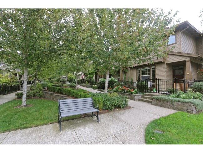 Building Photo - Wonderful Townhouse in Bethany/ NW Portland