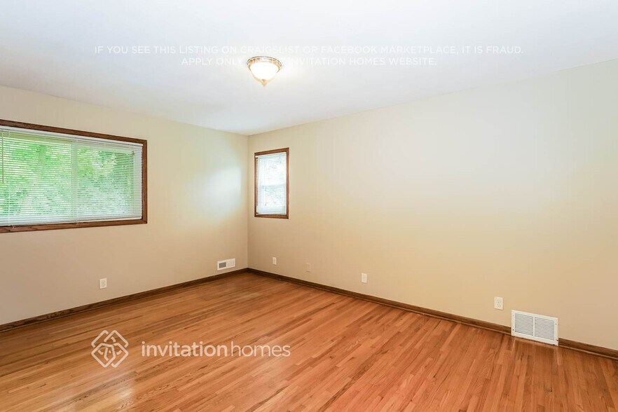 Building Photo - 5245 Triton Dr