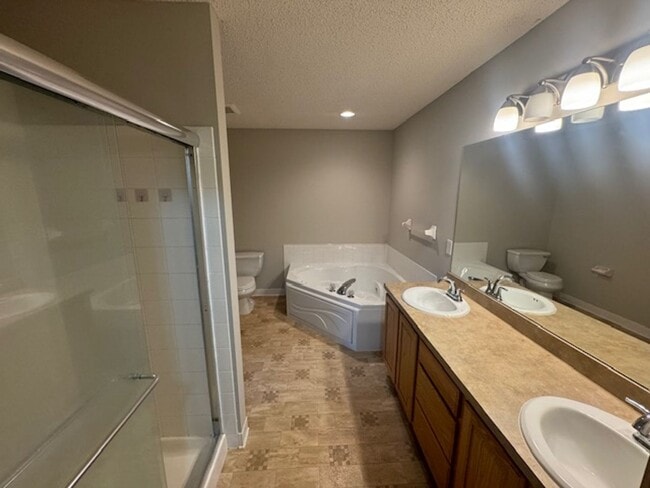 Building Photo - Gorgeous 6 Bed/3 Bath/3 Garage SFH with Screened in Porch, and Firepit in Minnetrista!